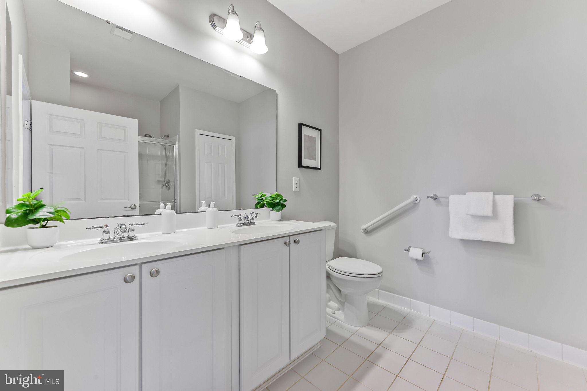 COURTYARDS AT WAVERLY WOODS EAST - Residential