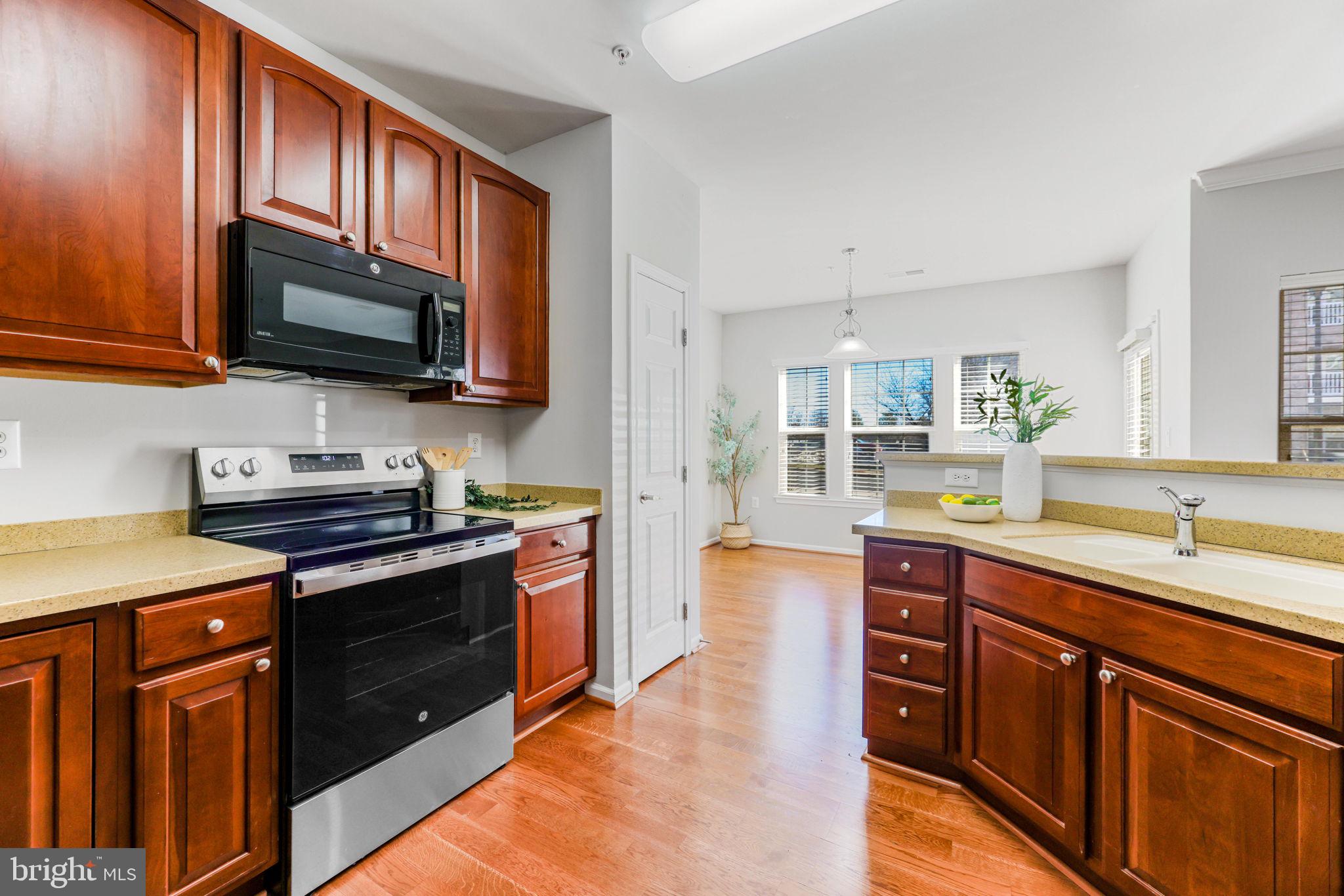 COURTYARDS AT WAVERLY WOODS EAST - Residential