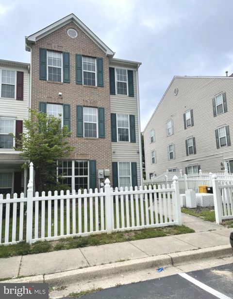 Townhouse For Rent - 1829 Watch House Circle<br/> SEVERN, MD 21144