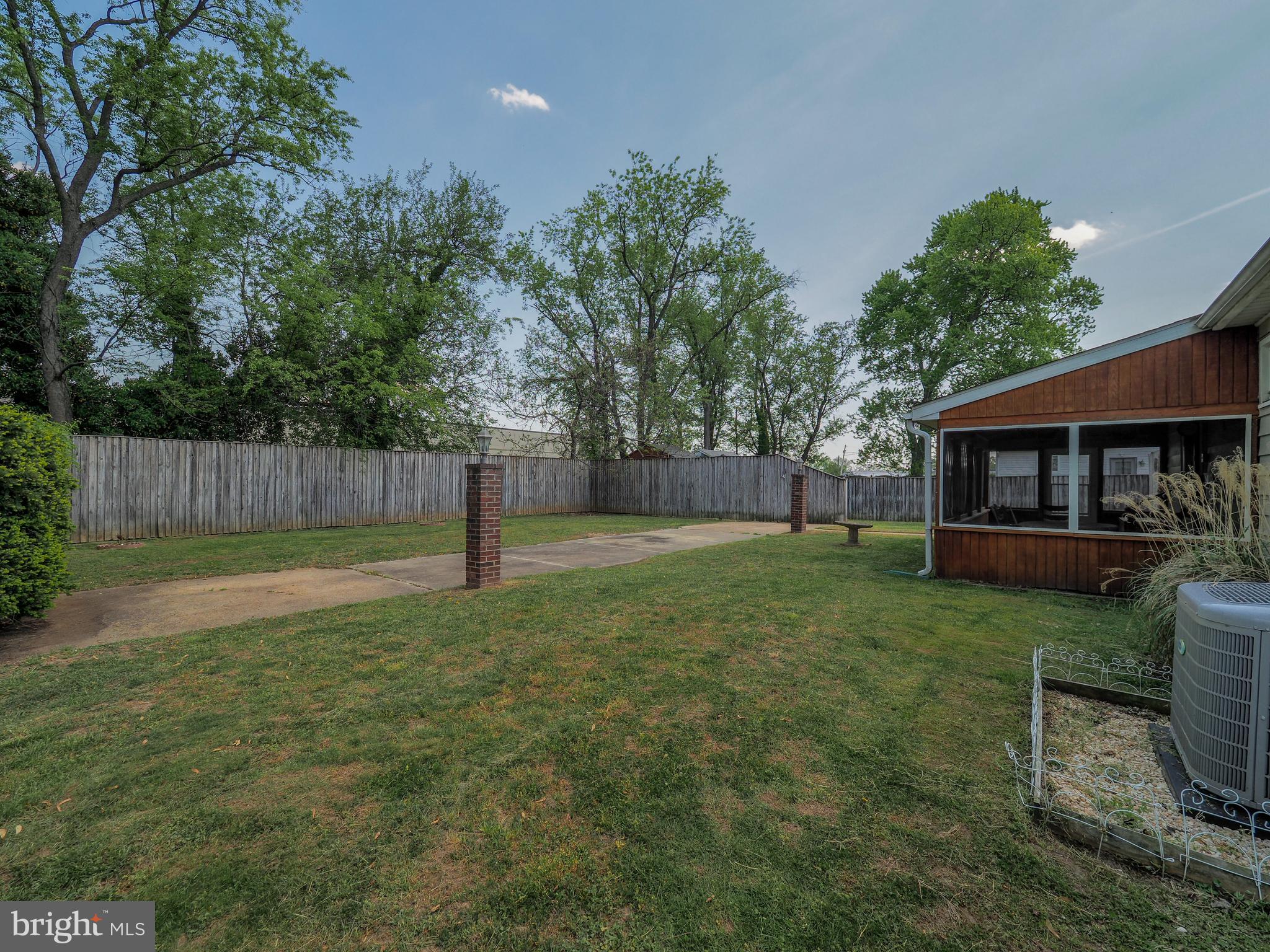 FERNGLEN MANOR - Residential