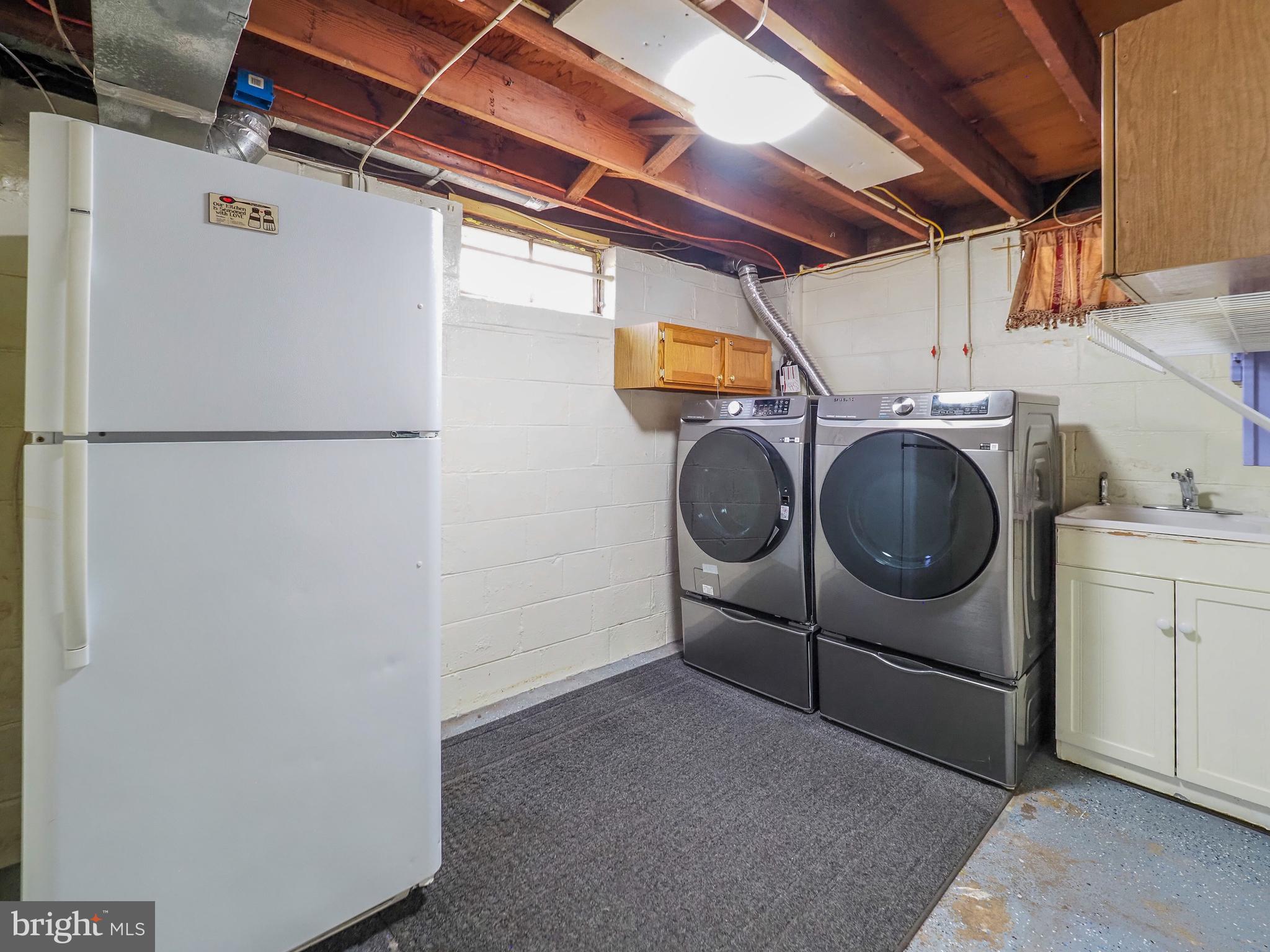 FERNGLEN MANOR - Residential