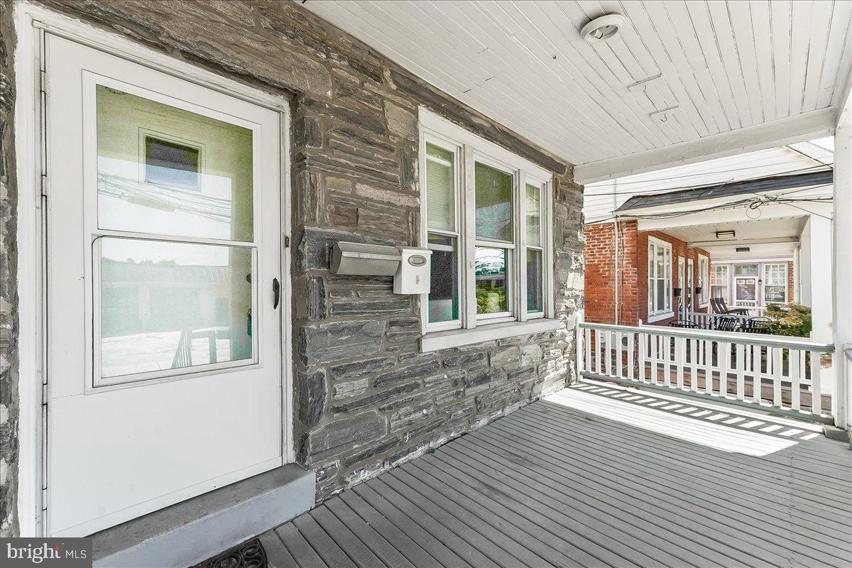 9 W ATHENS AVENUE