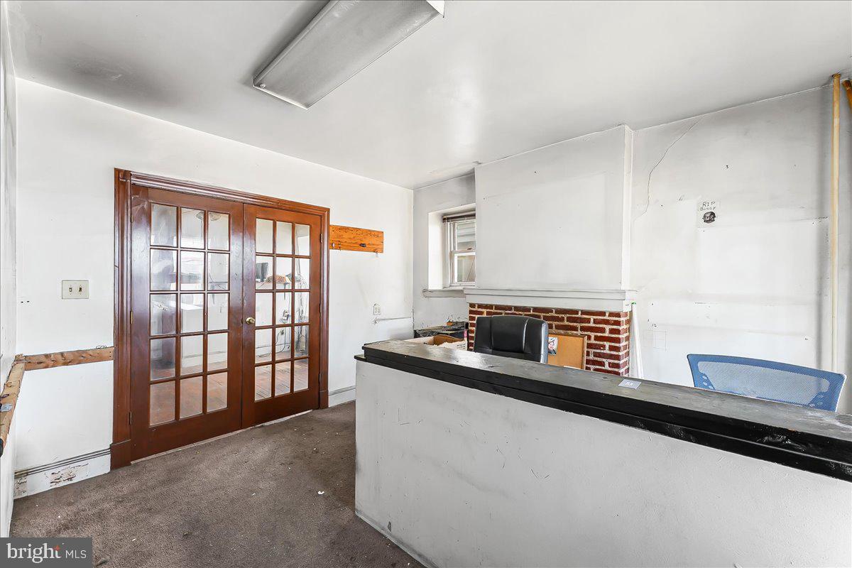 9 W ATHENS AVENUE