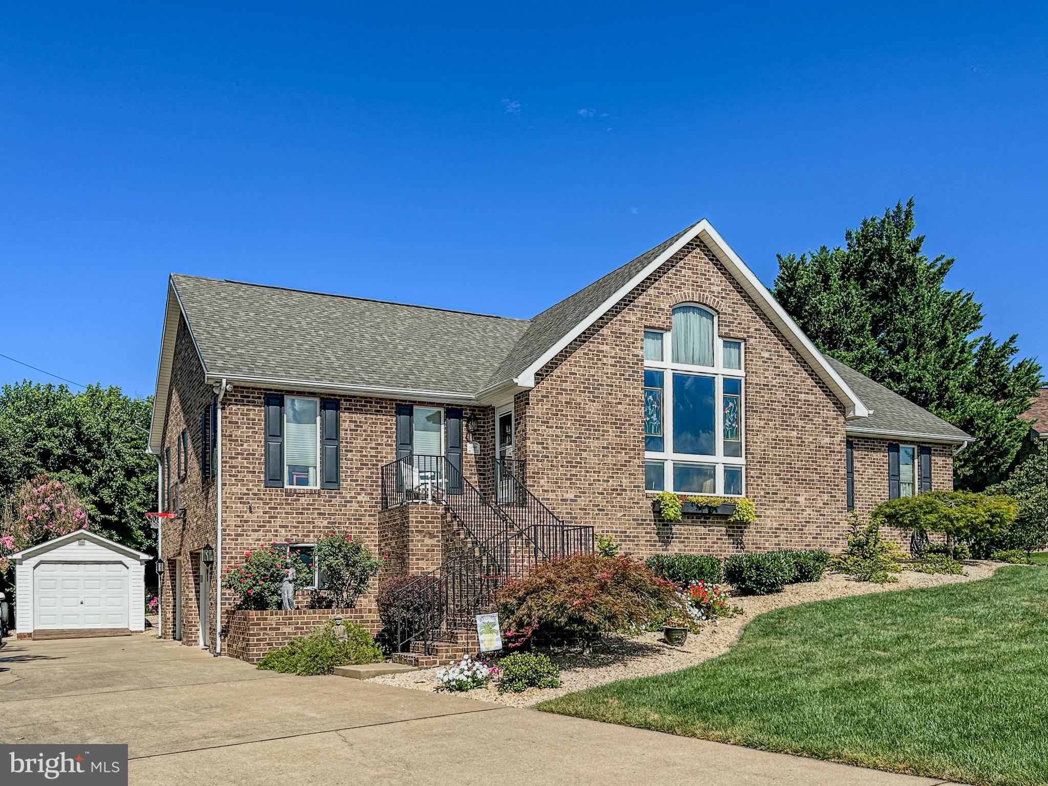 9851 WOODBINE WAY
