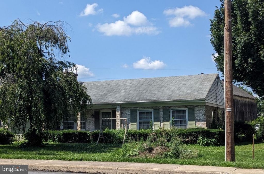 Photo of 2307 MARIETTA AVE, LANCASTER, PA 17603 (MLS # PALA2040424)