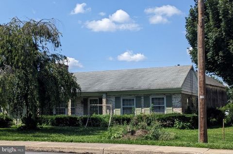 Photo of 2307 MARIETTA AVE, LANCASTER, PA 17603 (MLS # PALA2040424)