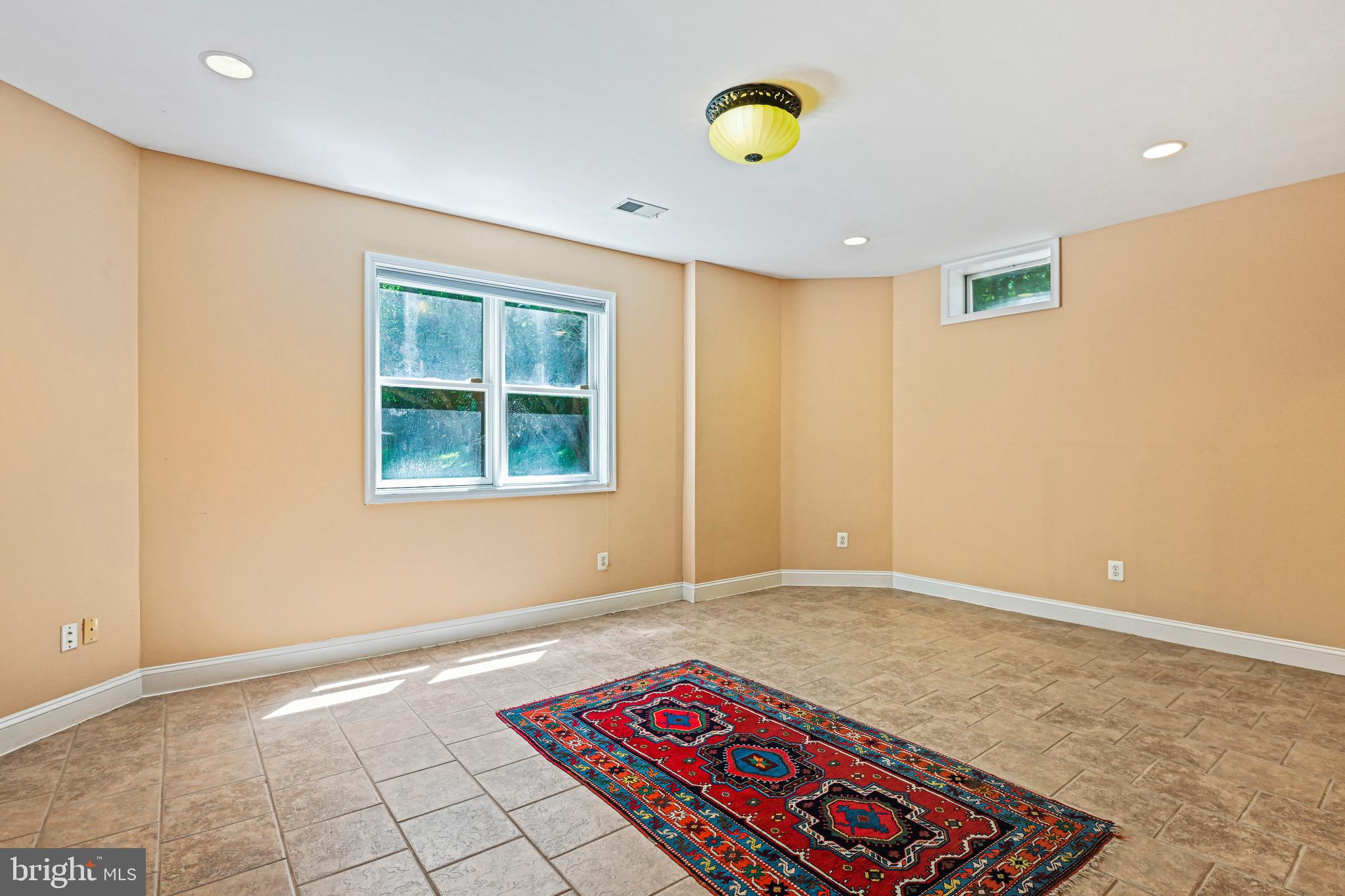 ESTATES AT GREAT FALLS - Residential Lease