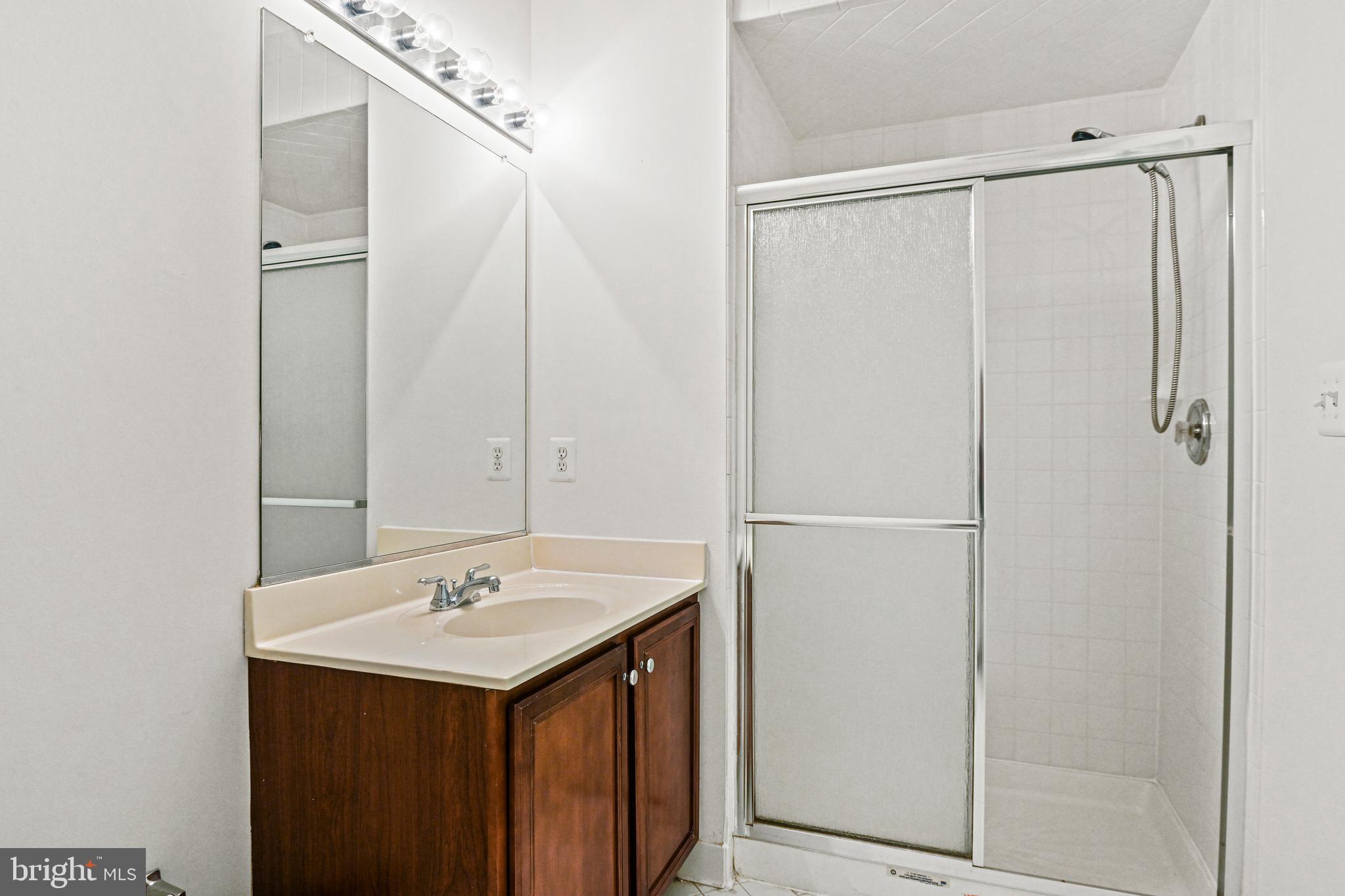 ESTATES AT GREAT FALLS - Residential Lease