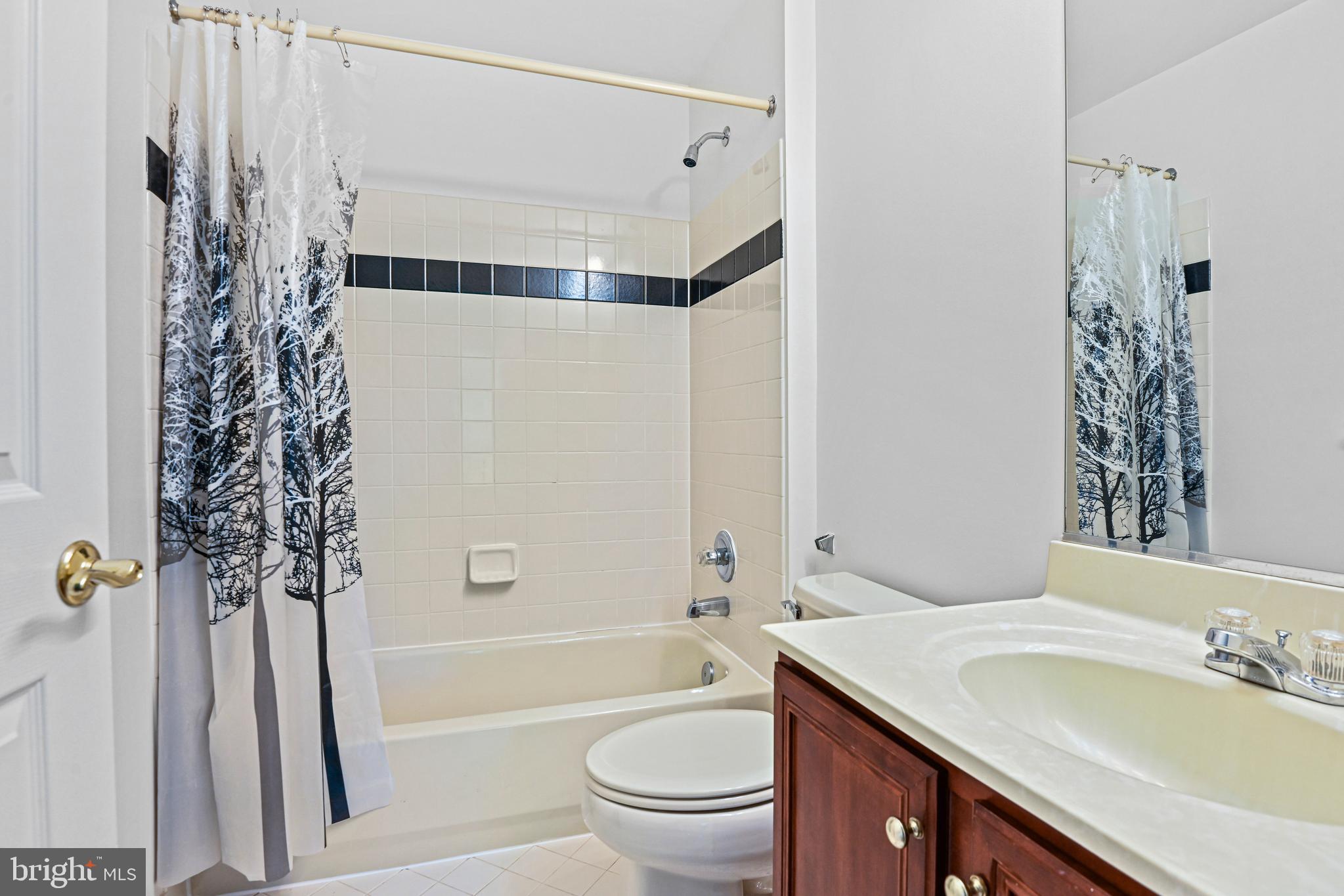 ESTATES AT GREAT FALLS - Residential Lease