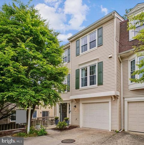 Photo of 27 S Floyd Street, ALEXANDRIA, VA 22304 (MLS # VAAX2060766)