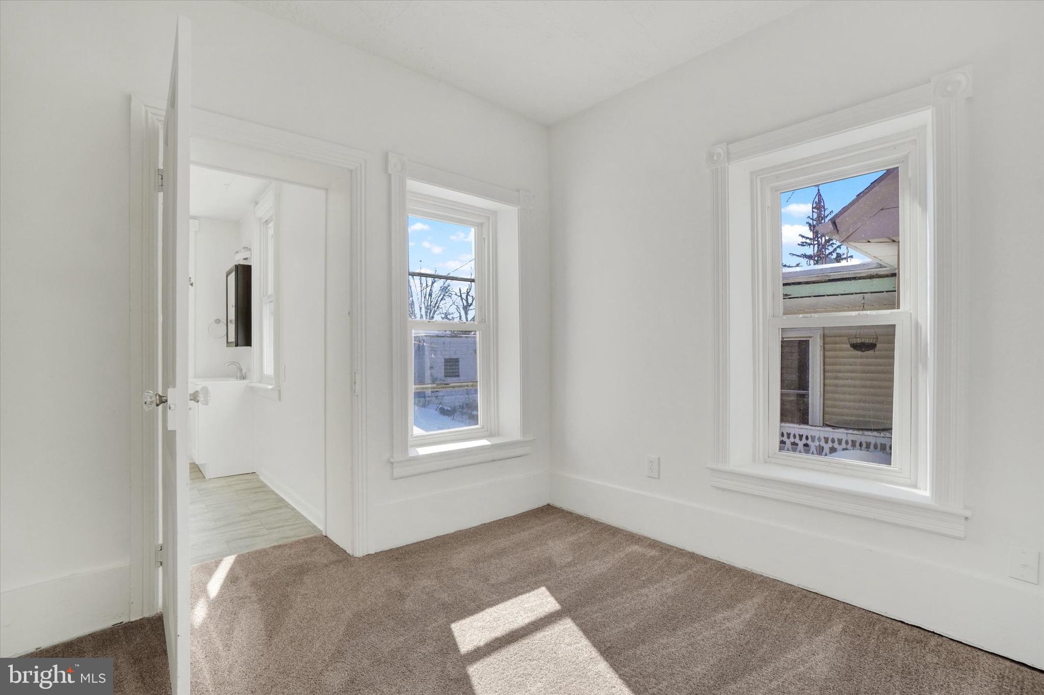 RED LION - Residential