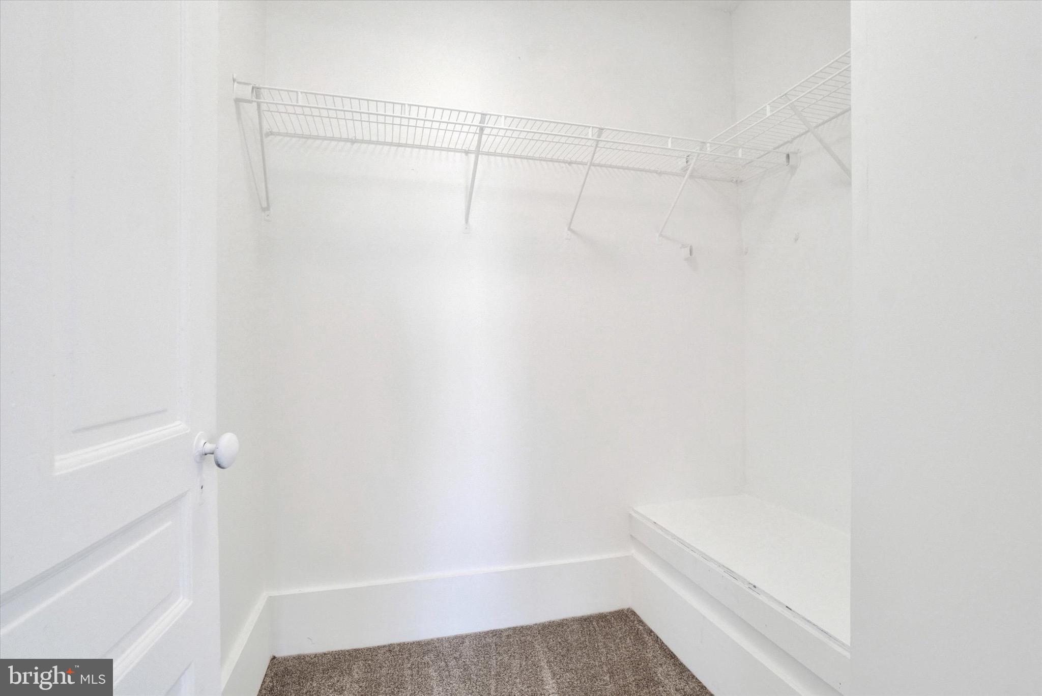 RED LION - Residential