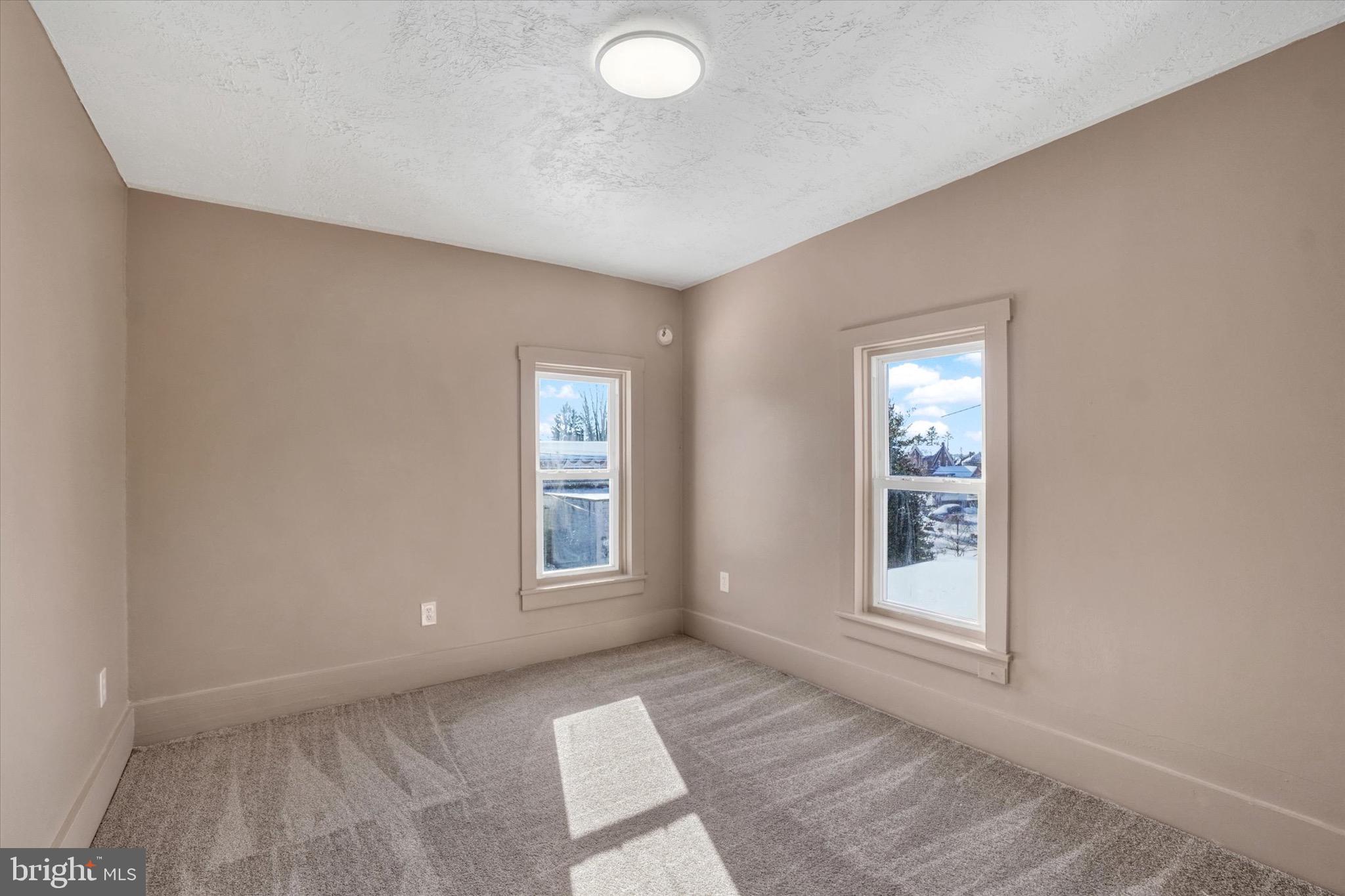 RED LION - Residential