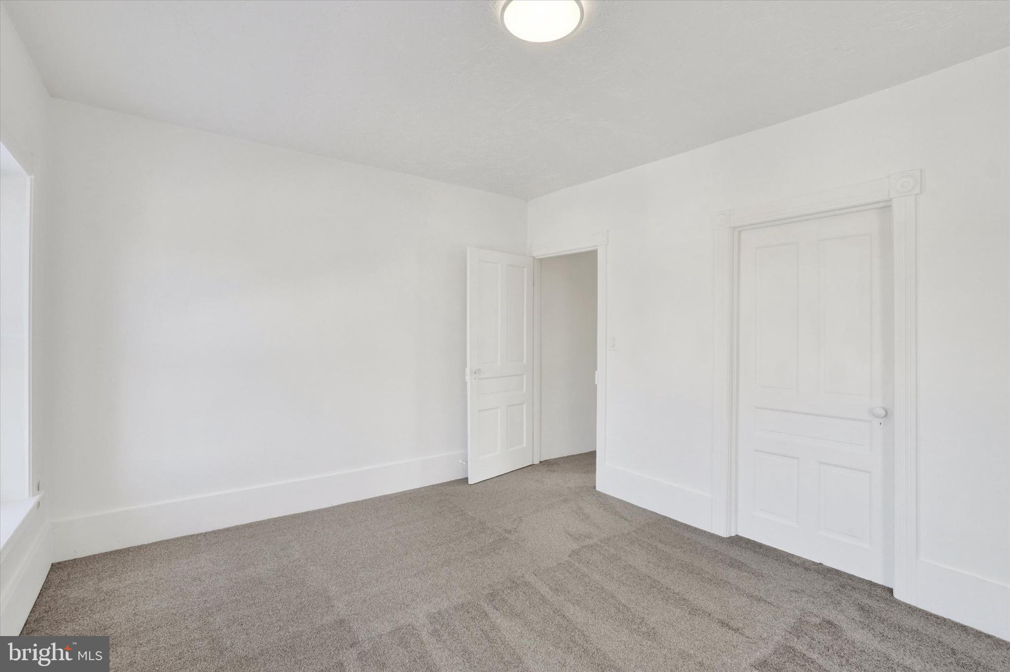 RED LION - Residential