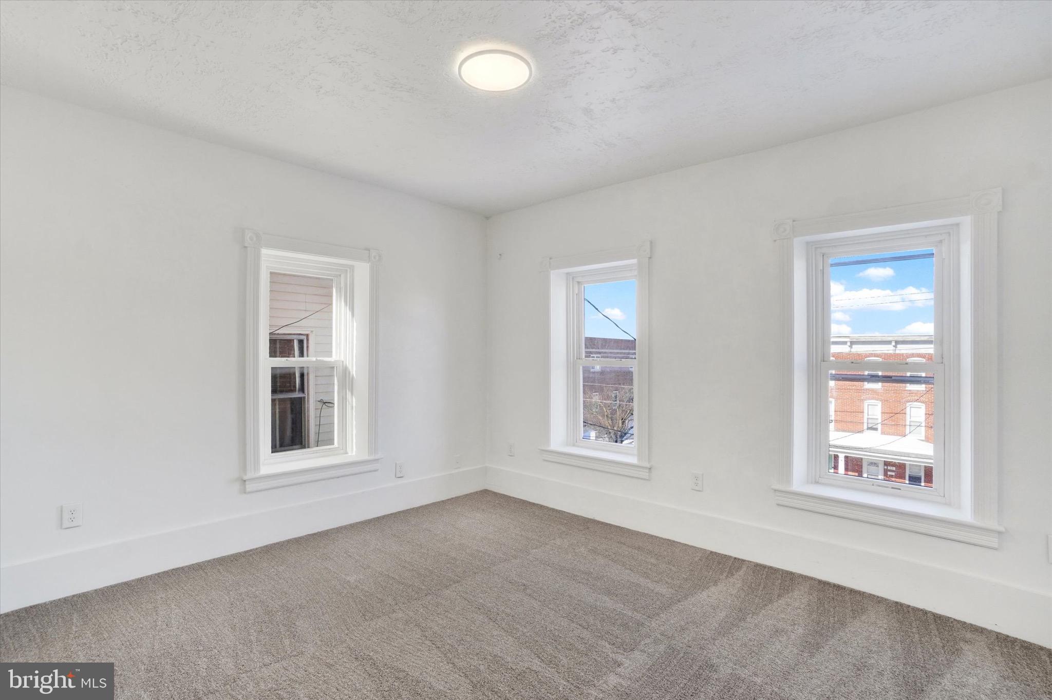 RED LION - Residential