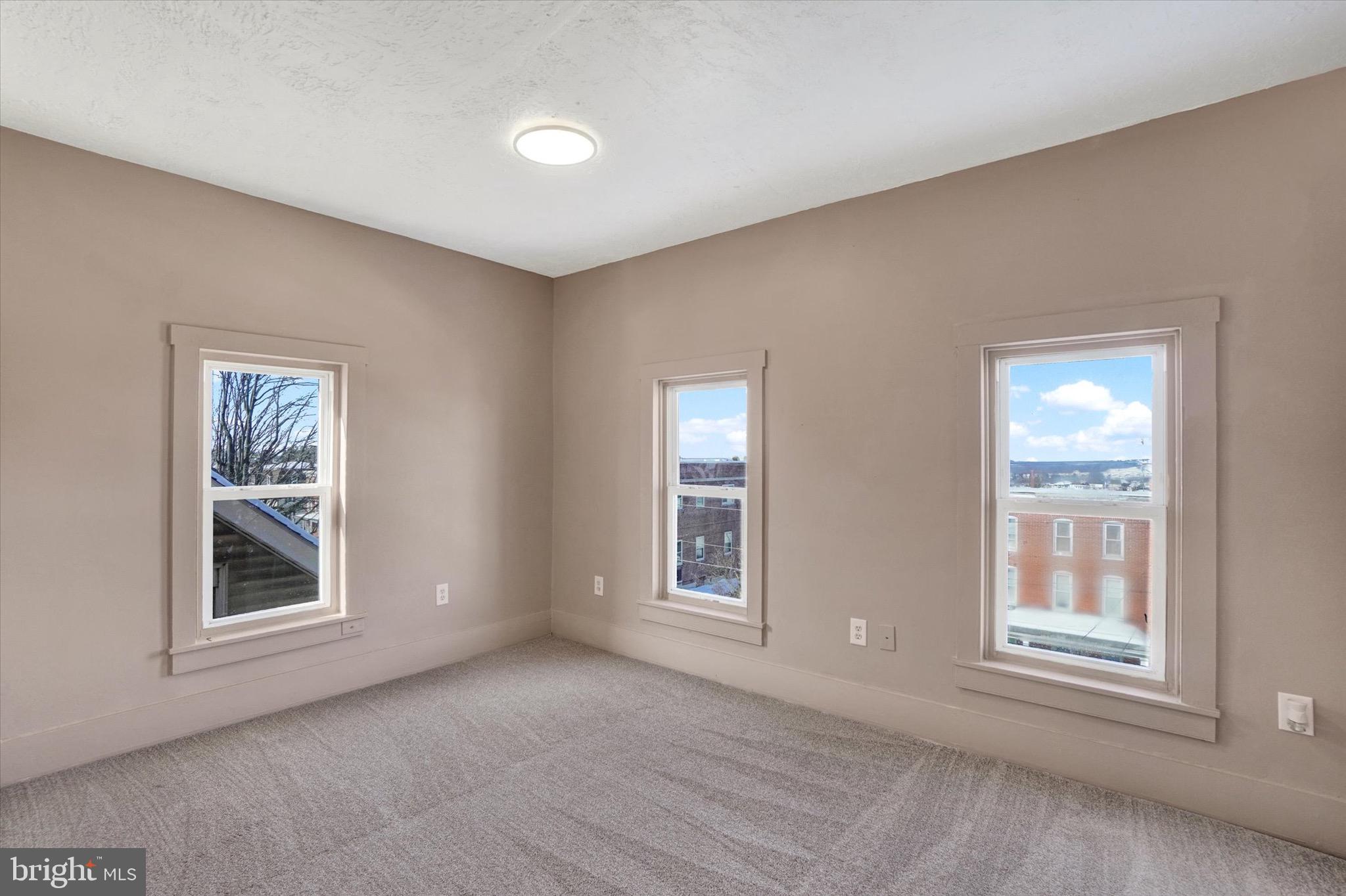 RED LION - Residential