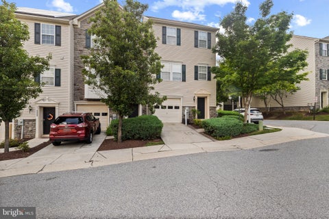 Townhouse For Rent - 6884 Tasker Falls #107<br/> Howard County, ELKRIDGE, MD 21075