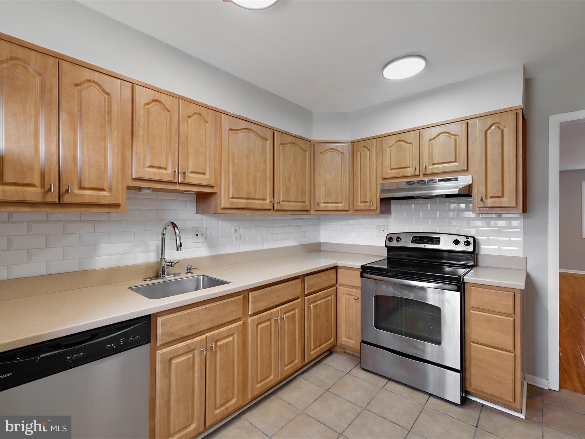 ANDREWS VILLAGE CONDOMIN - Residential