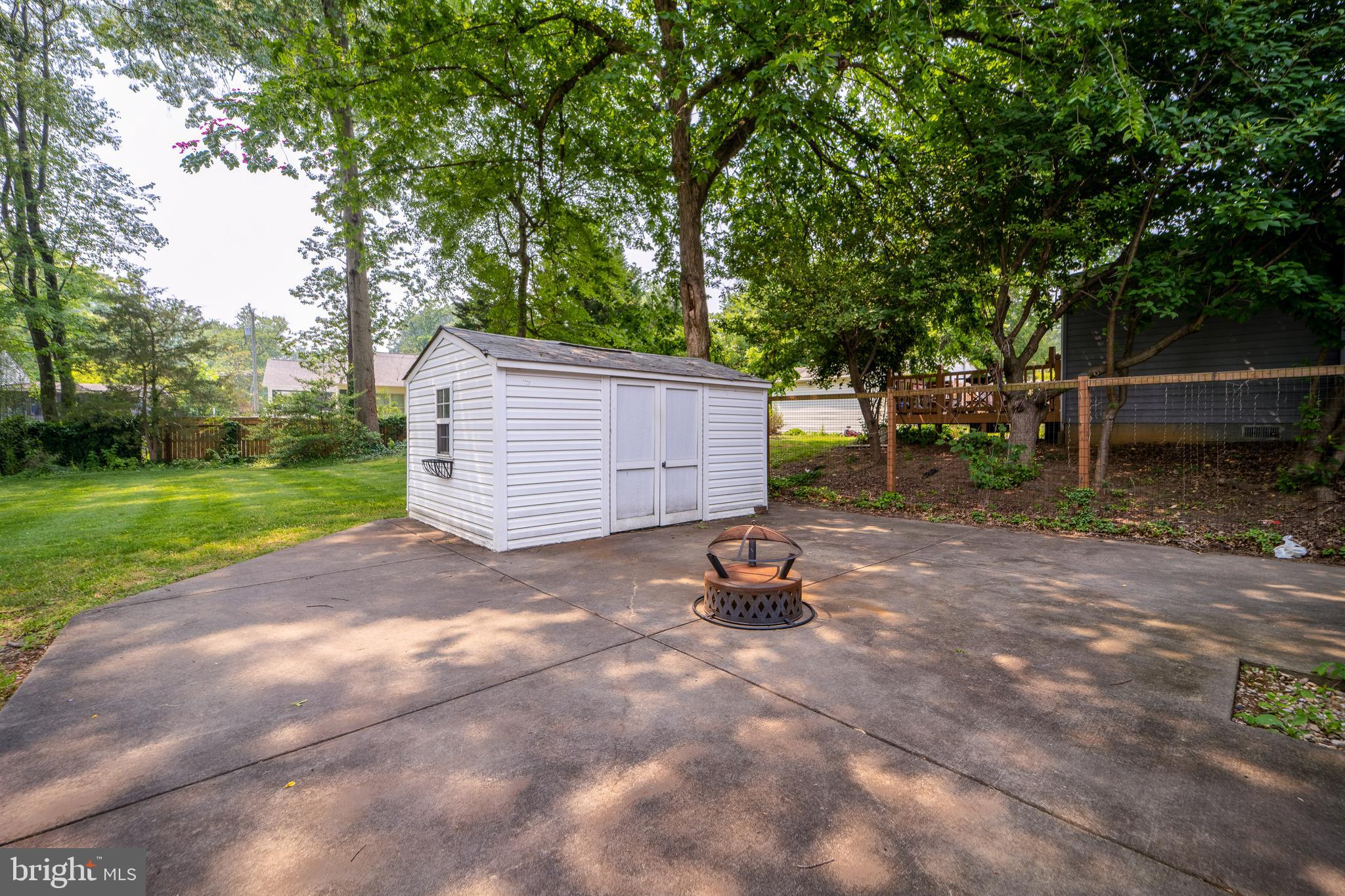 WEST LAWN - Residential Lease