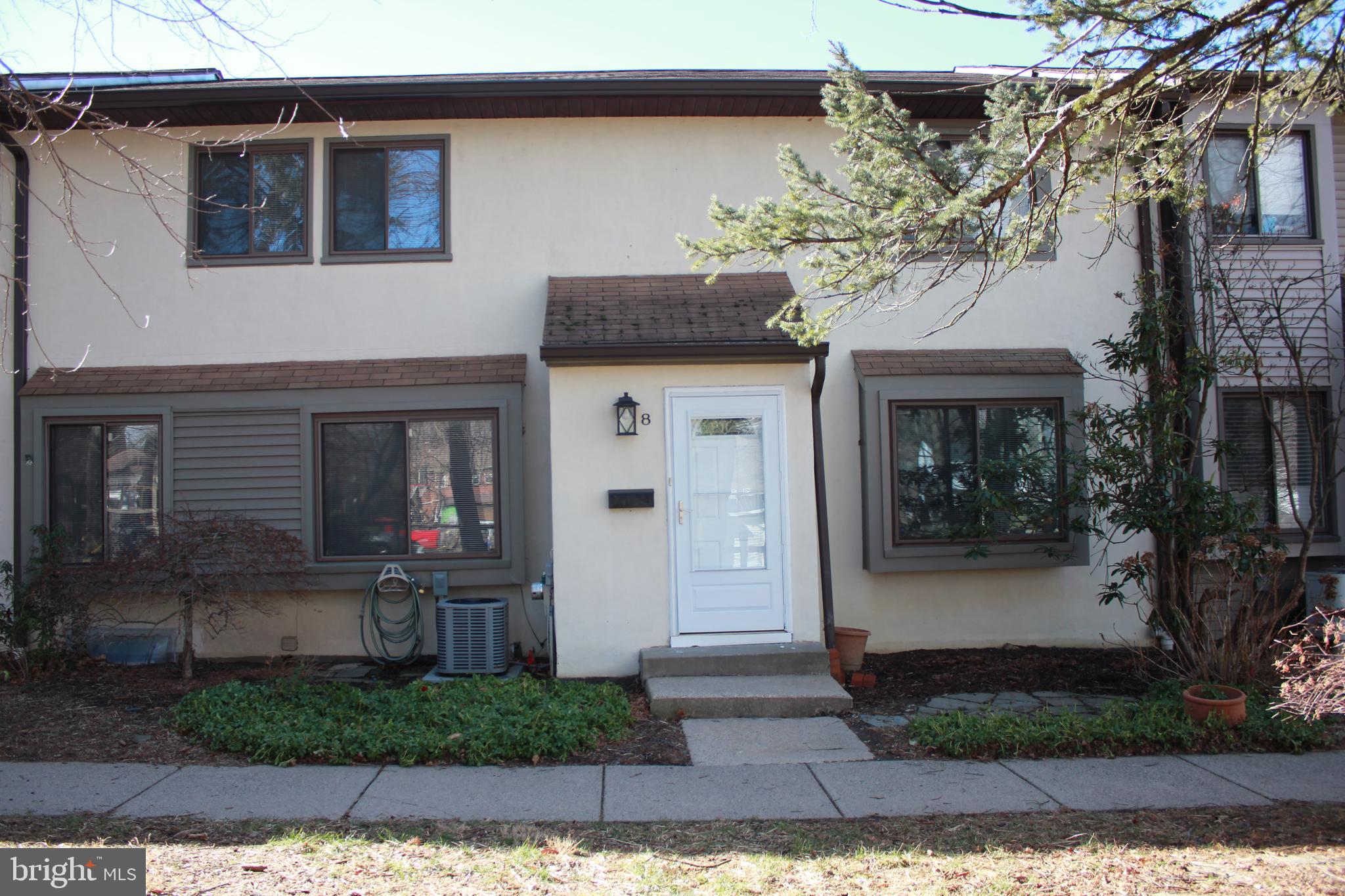 INTERNATIONAL VIL - Residential Lease