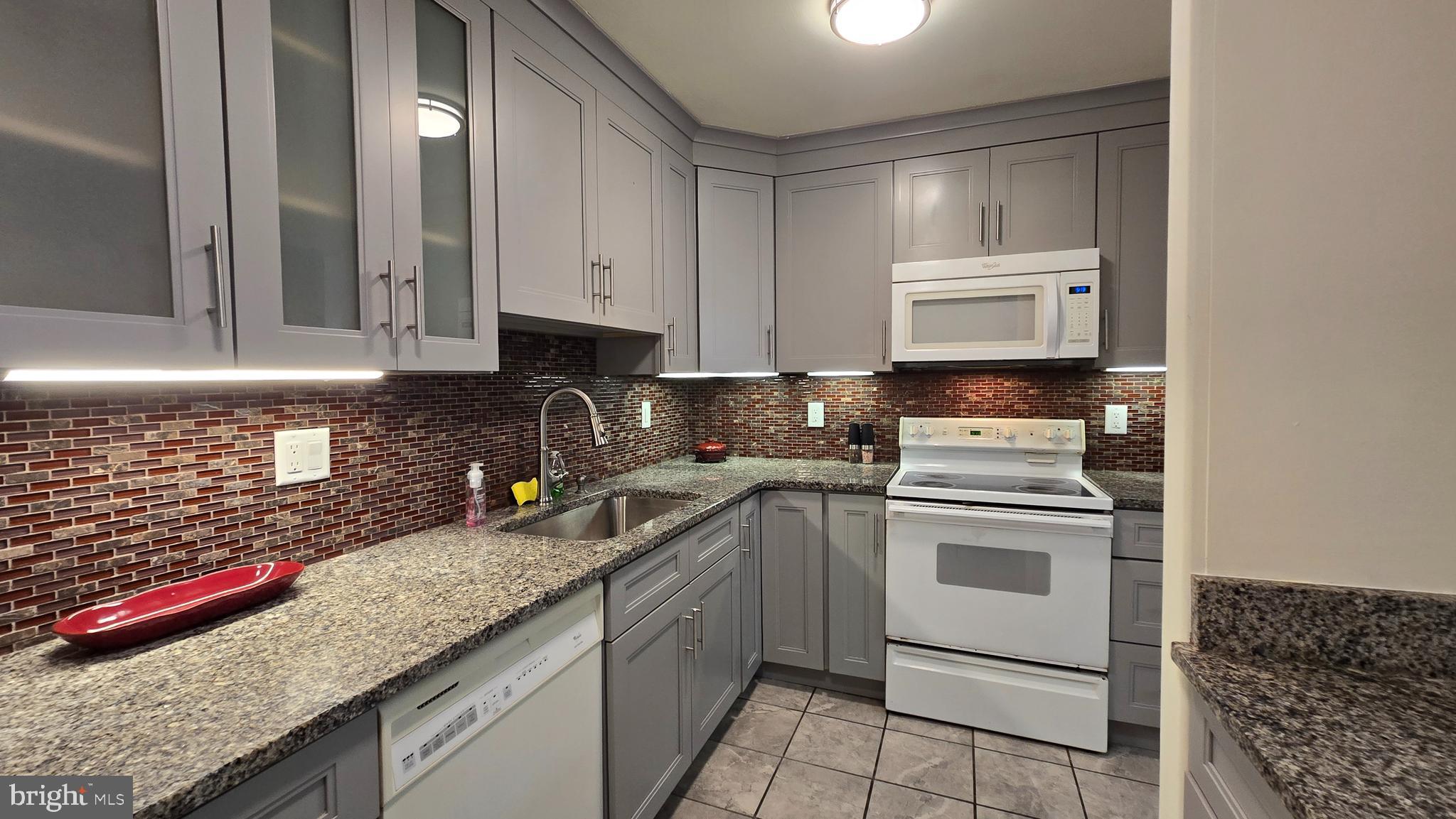 INTERNATIONAL VIL - Residential Lease