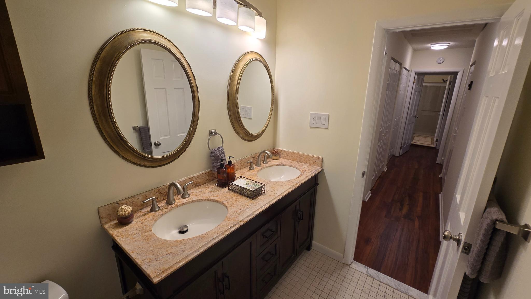 INTERNATIONAL VIL - Residential Lease