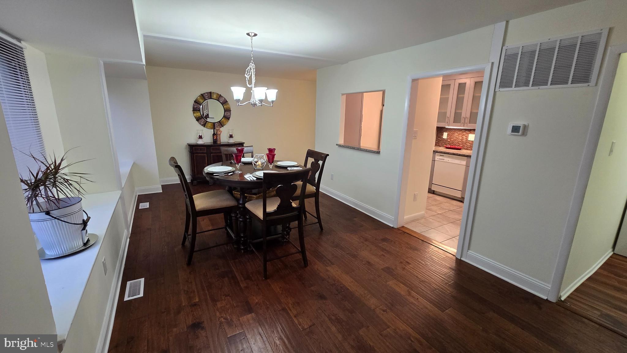 INTERNATIONAL VIL - Residential Lease