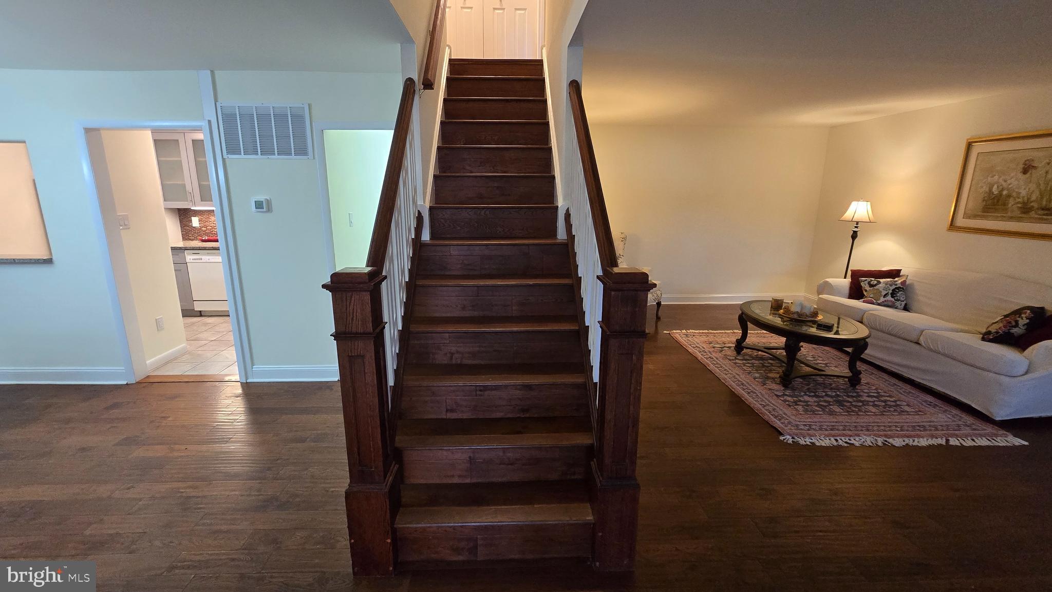 INTERNATIONAL VIL - Residential Lease