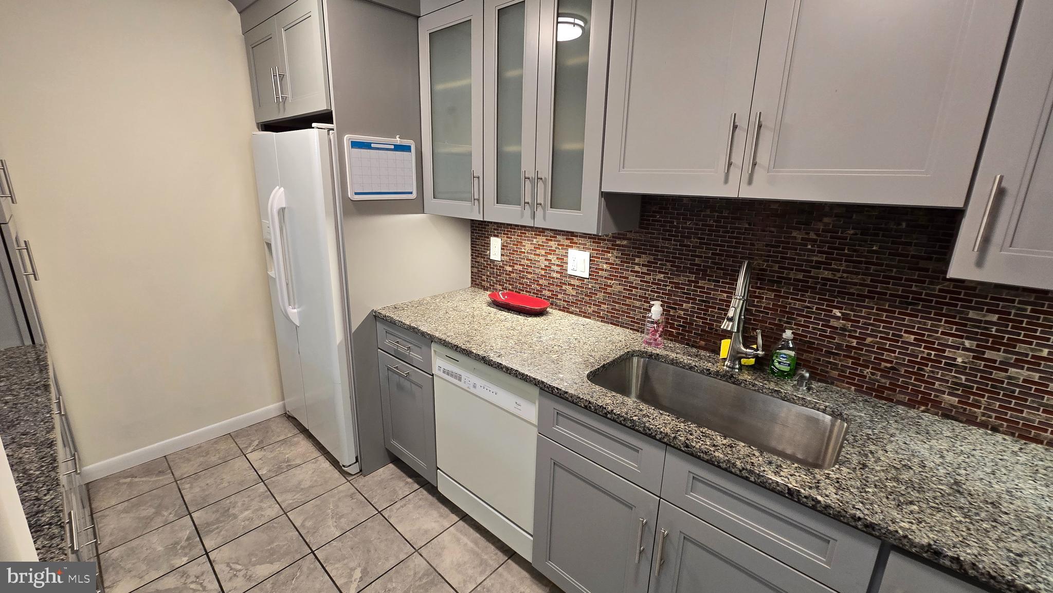 INTERNATIONAL VIL - Residential Lease