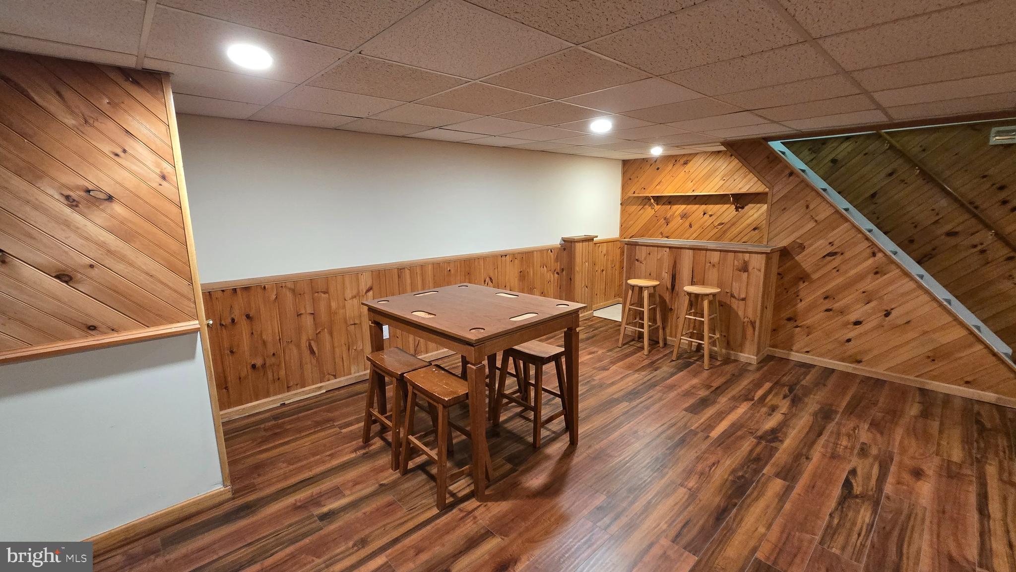 INTERNATIONAL VIL - Residential Lease