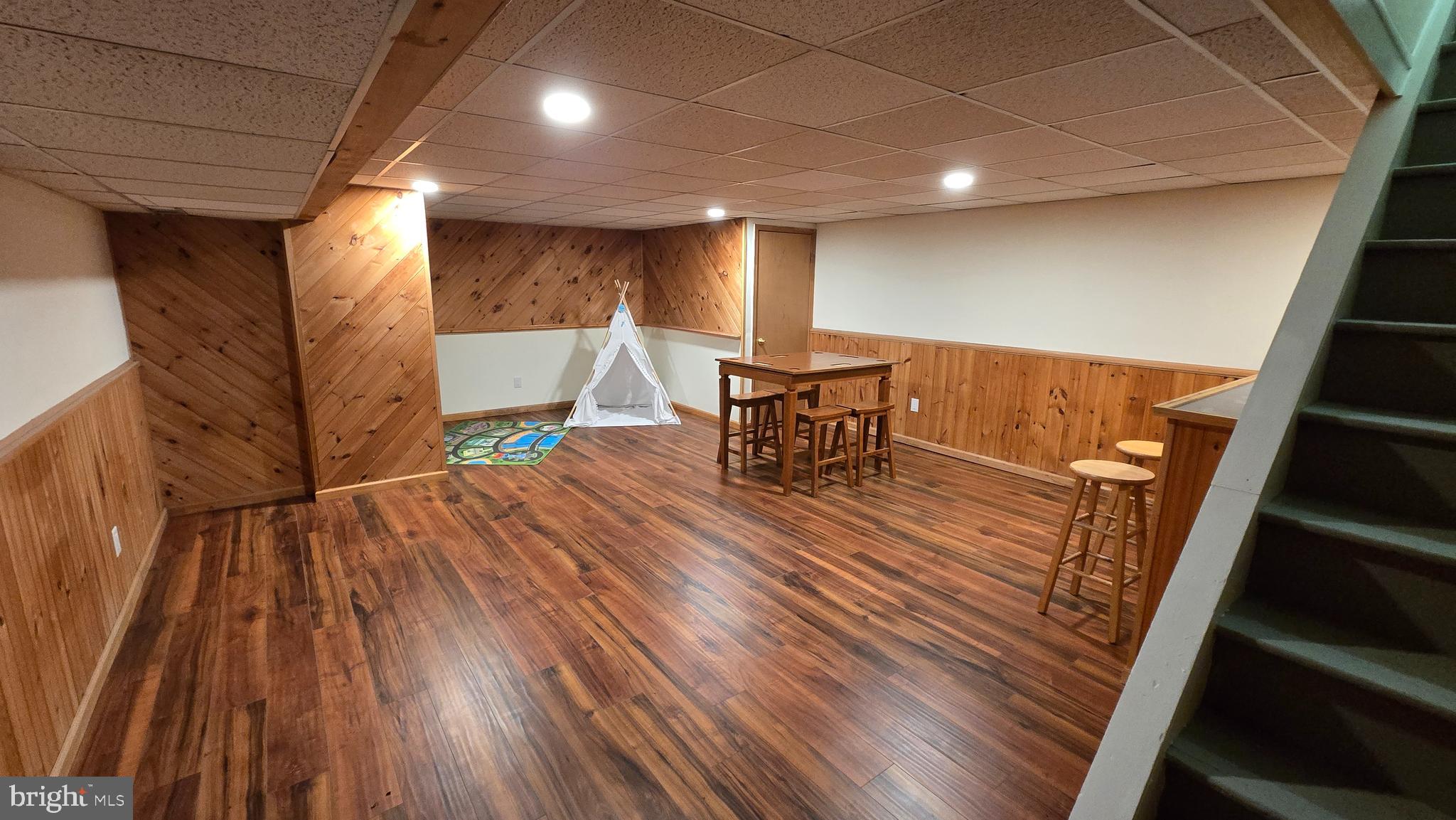 INTERNATIONAL VIL - Residential Lease