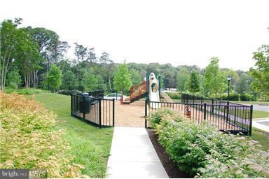 LINDEN ROW CONDOMINIUM - Residential Lease