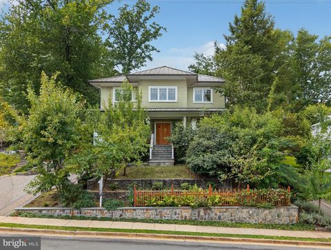 Photo of 2136 Powhatan Street, FALLS CHURCH, VA 22043 (MLS # VAFX2307306)