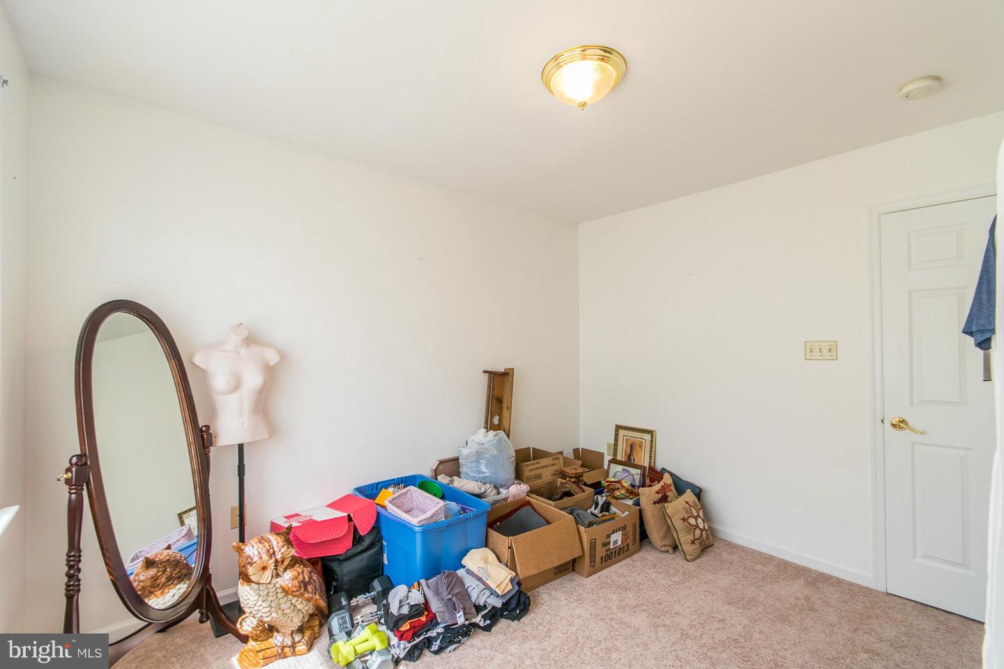 COLONIAL SQUARE - Residential