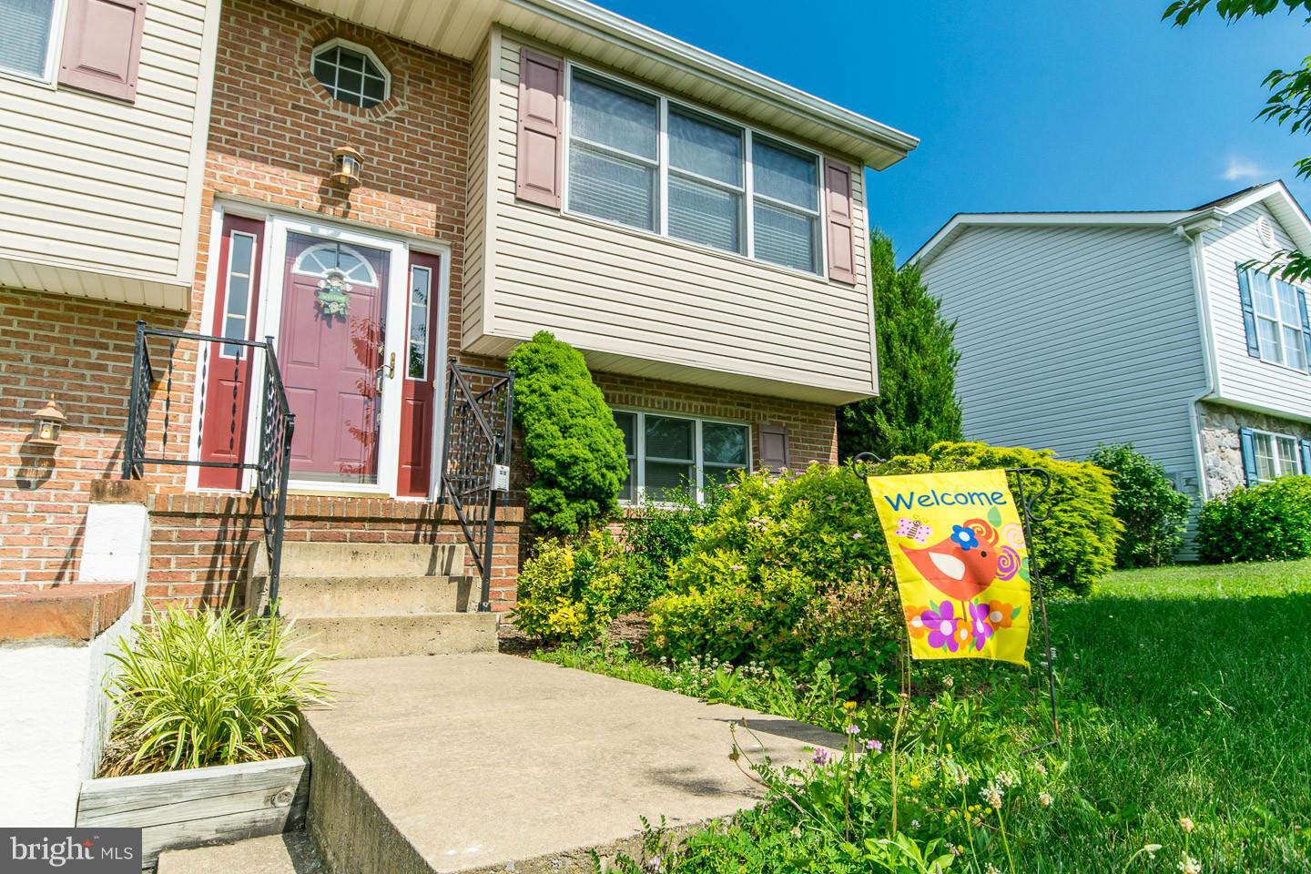 COLONIAL SQUARE - Residential