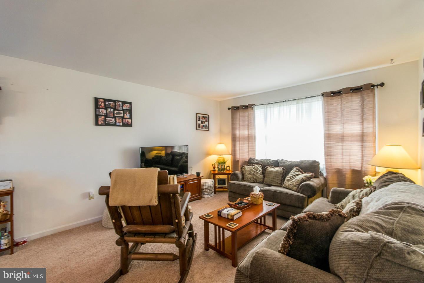 COLONIAL SQUARE - Residential