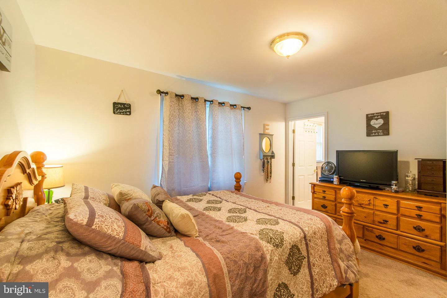 COLONIAL SQUARE - Residential