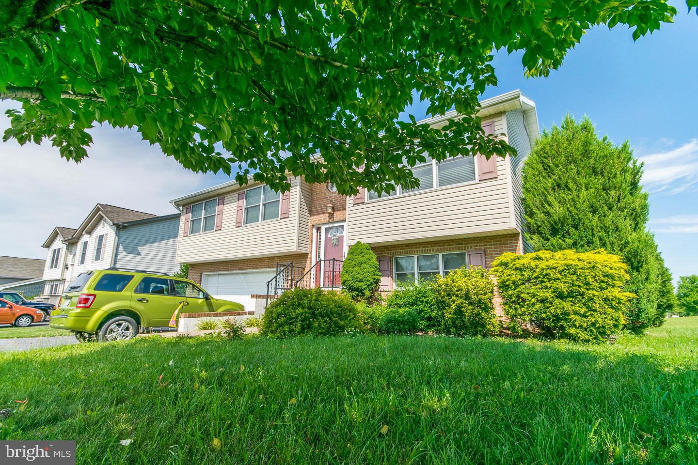 COLONIAL SQUARE - Residential