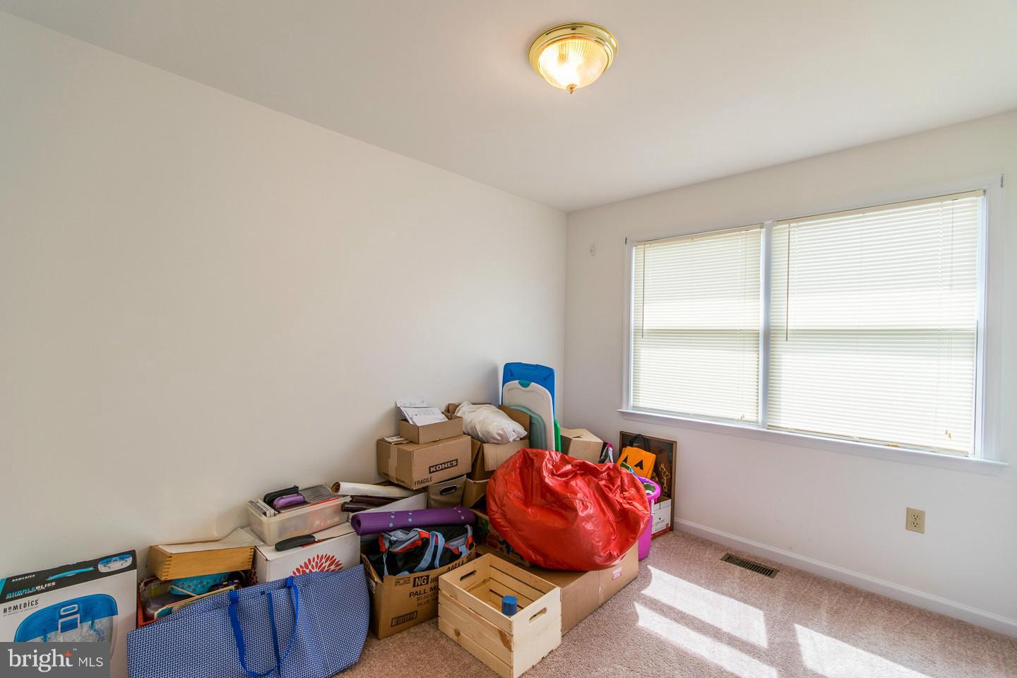 COLONIAL SQUARE - Residential