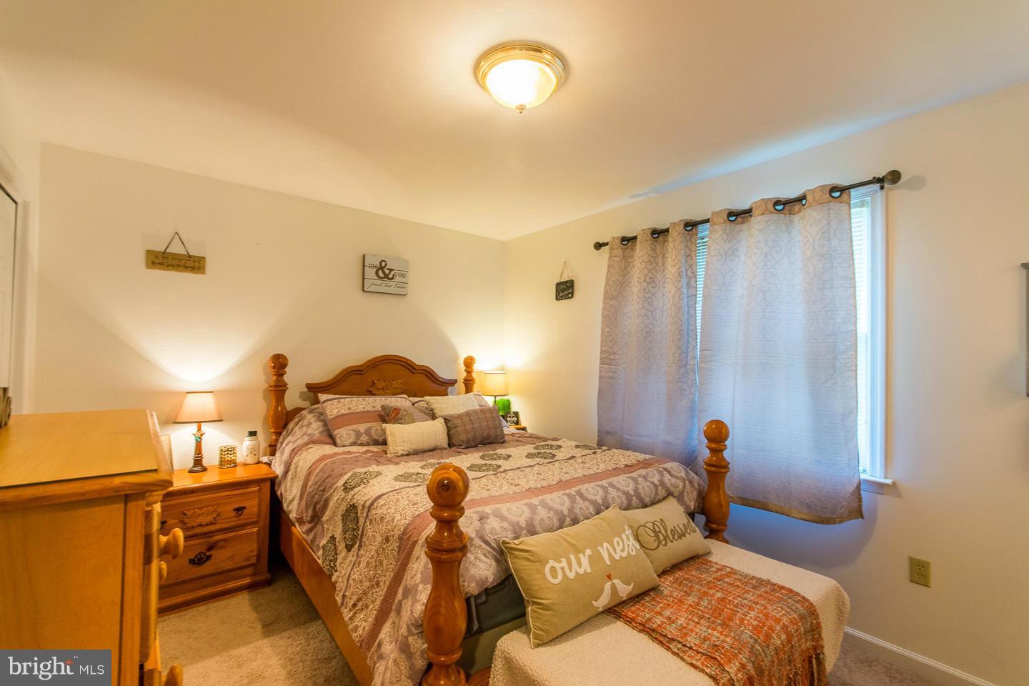 COLONIAL SQUARE - Residential