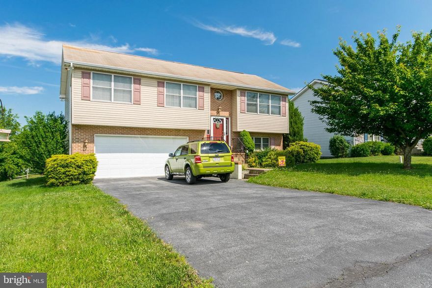 Cute as a button and move in ready! Well maintained with finished basement. Come see this exceptional home on a quiet street close to everything. The sellers are motivated...you will not be disappointed!