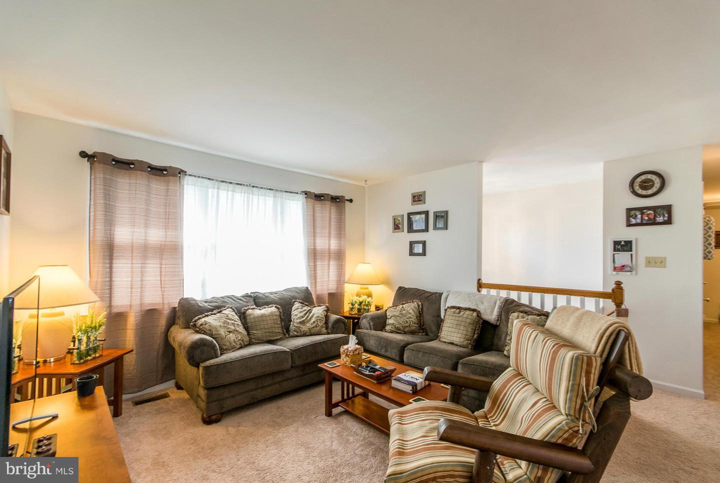 COLONIAL SQUARE - Residential