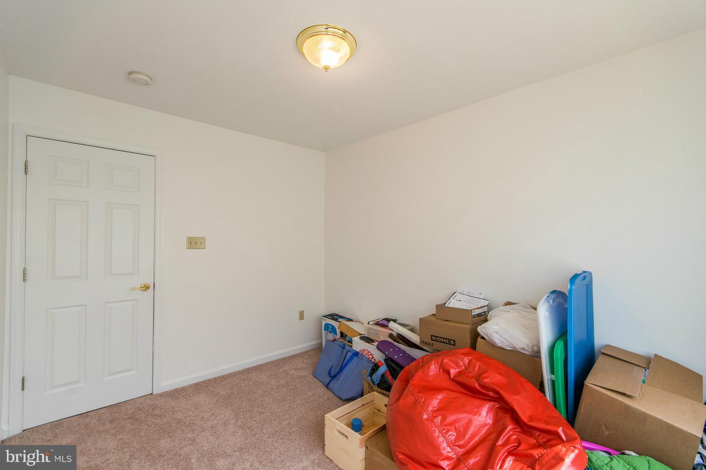 COLONIAL SQUARE - Residential