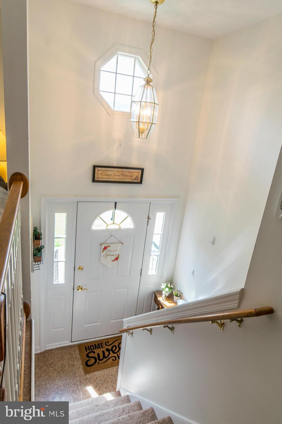 COLONIAL SQUARE - Residential