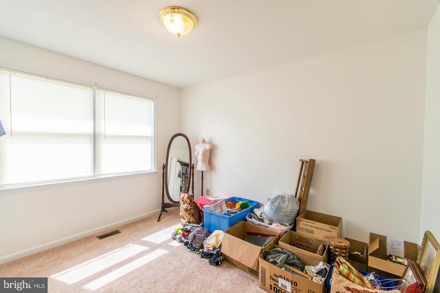 COLONIAL SQUARE - Residential