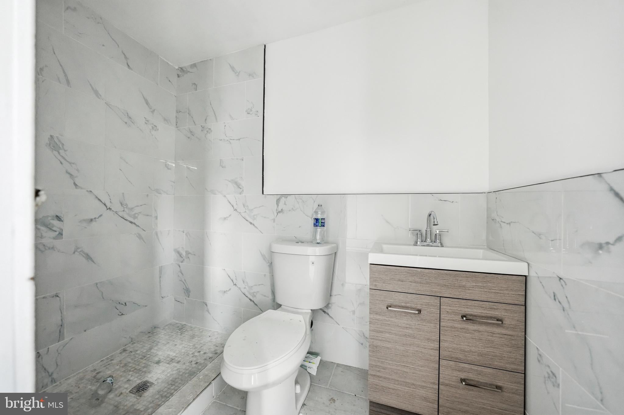 25 N WYCOMBE AVENUE