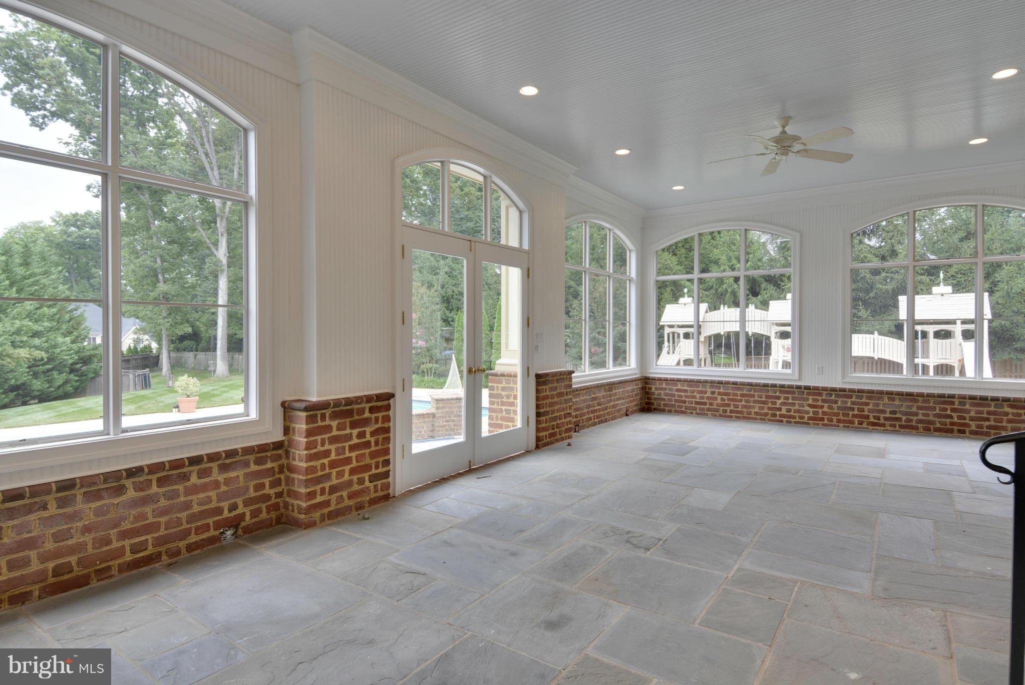 BRADLEY HILLS GROVE - Residential