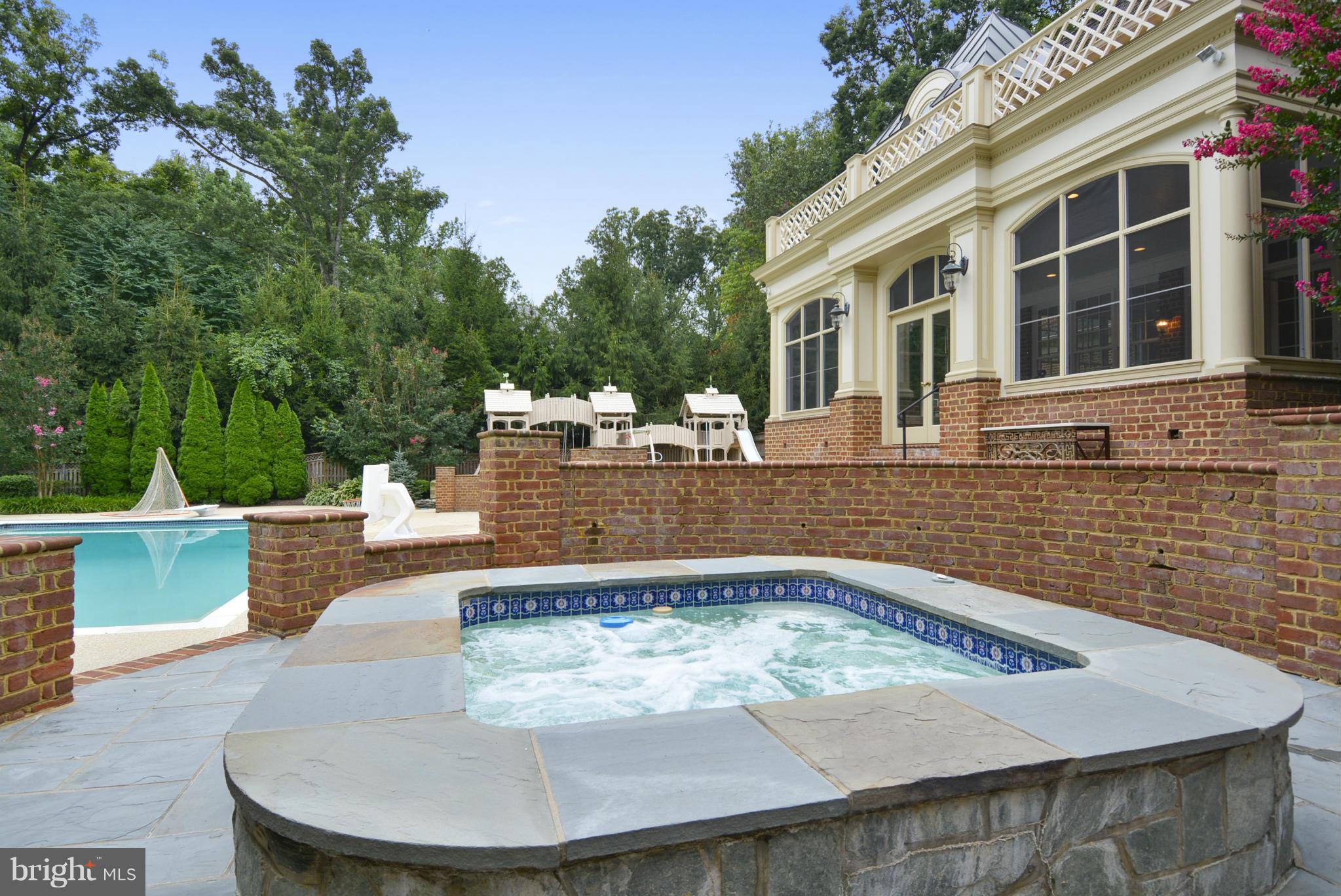 BRADLEY HILLS GROVE - Residential