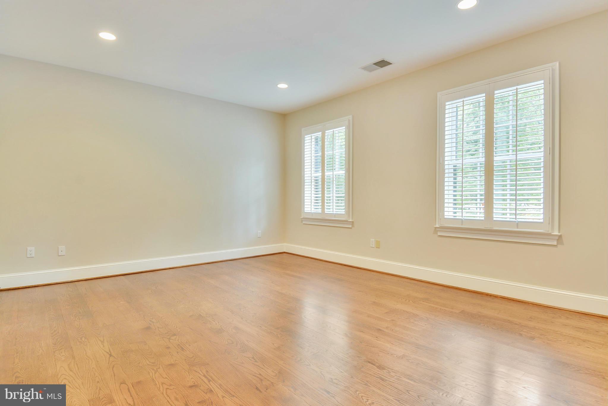 BRADLEY HILLS GROVE - Residential