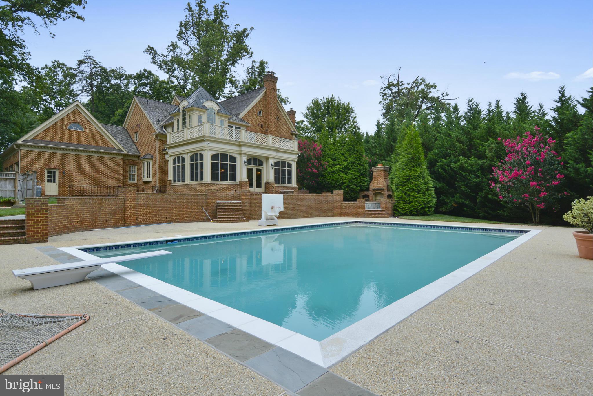 BRADLEY HILLS GROVE - Residential